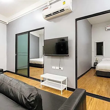 U4 Large 2 Bed Rooms Full Kitchen 200M To Bts