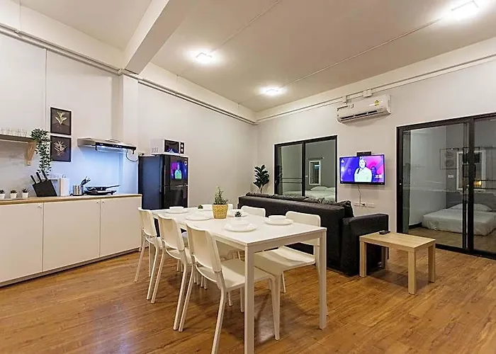 U4 Large 2 Bed Full Kitchen 200m To Bts ホテル