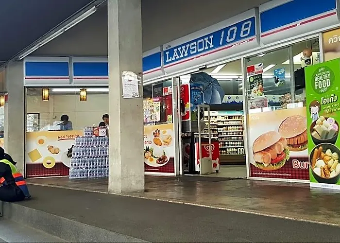 U4 Large 2 Bed Full Kitchen 200m To Bts ホテル 3*