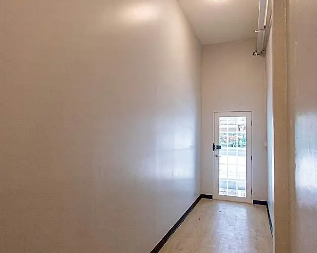 U4 Large 2 Bed Full Kitchen 200m To Bts